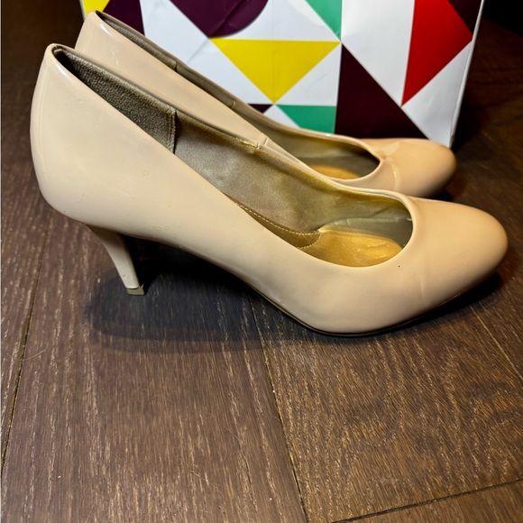 Women’s 3” Heels (Beige) Stiletto - Picture 4 of 11